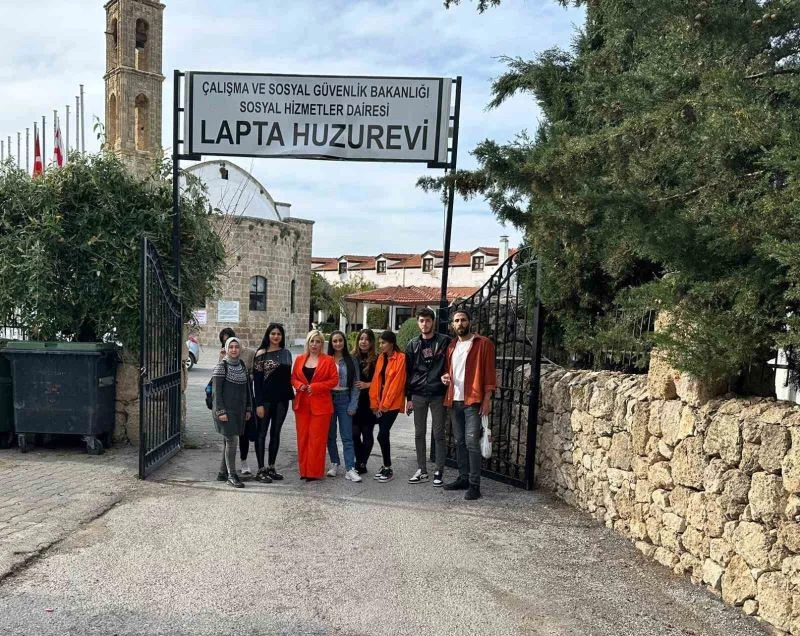 Gençlerden huzurevine moral ziyareti
