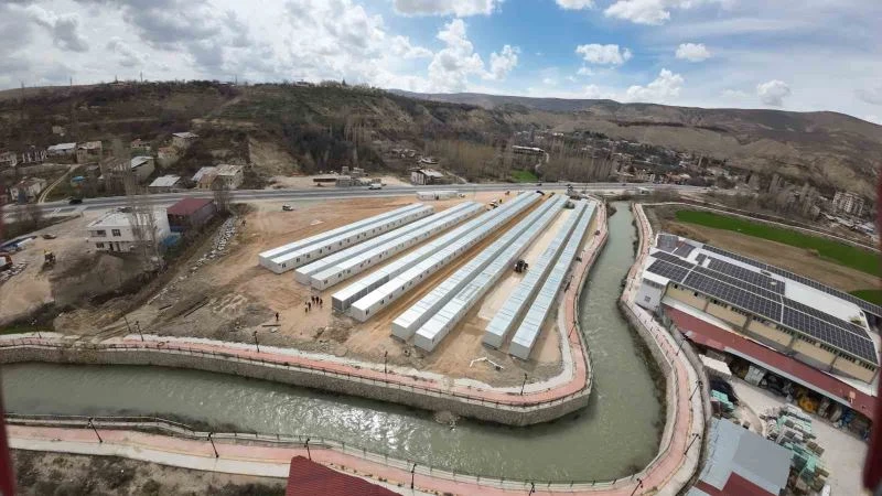 Başakşehir Belediye Başkanı Kartoğlu Malatya’daki konteyner kentleri gezdi
