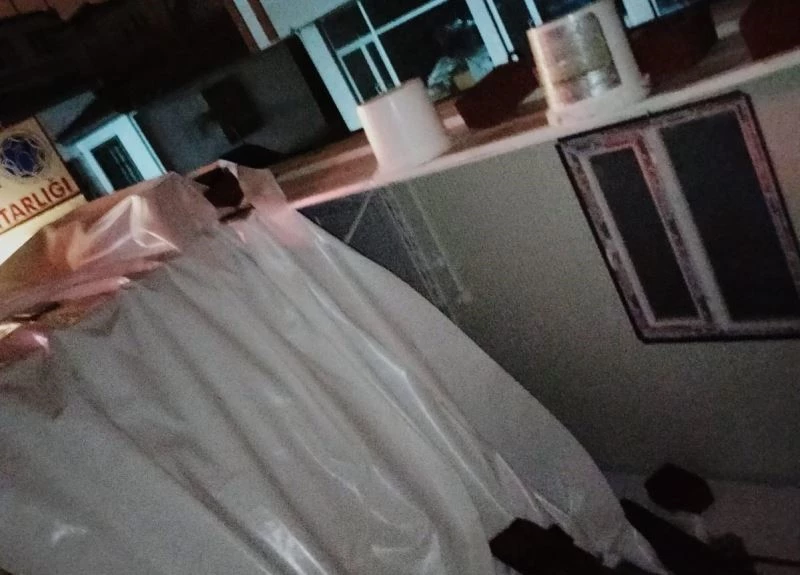 Malatya’da sağanak yağış sonrası konteynerin tavanı çöktü
