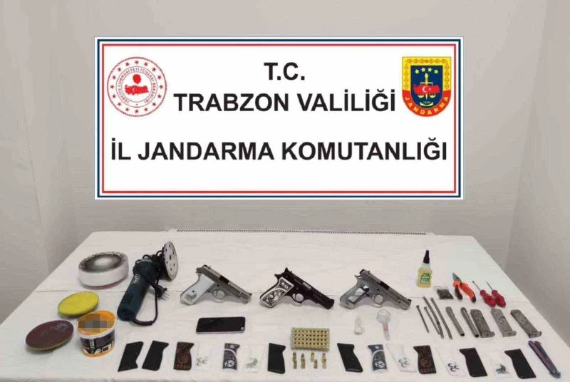 Apart odasında uyuşturucu partisine baskın
