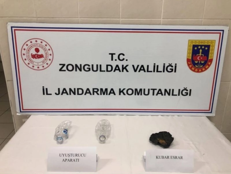 Jandarmanın durdurduğu şüphelinin üzerinden uyuşturucu çıktı
