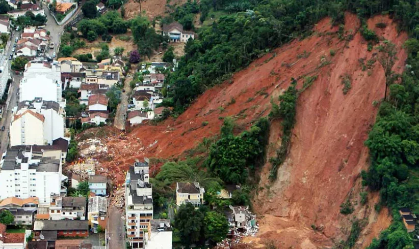 Ekvador’da toprak kayması: 16 ölü