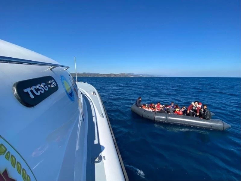 Ayvacık açıklarında Yunan unsurlarınca ölüme terk edilen 19 göçmen kurtarıldı
