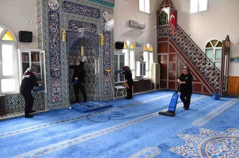 Tepebaşı’ndaki camilerde Ramazan temizliği

