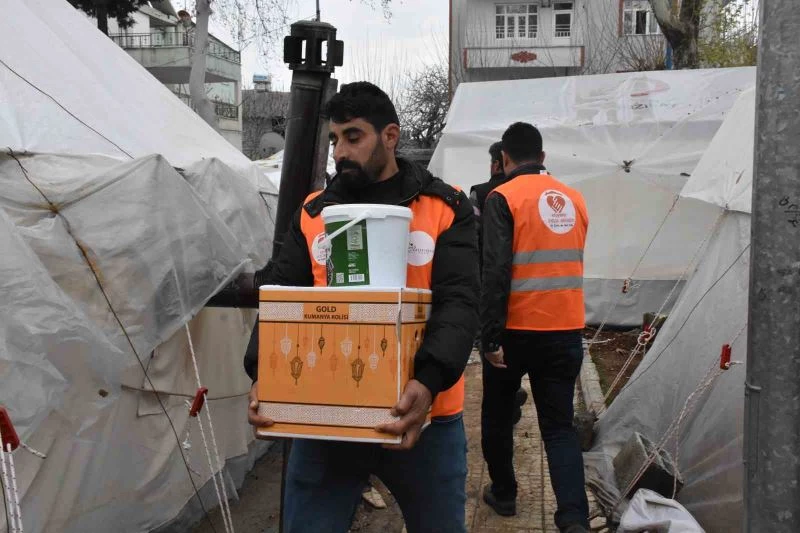 Siverekli gönüllüler depremzedeleri Ramazan’da yalnız bırakmadı
