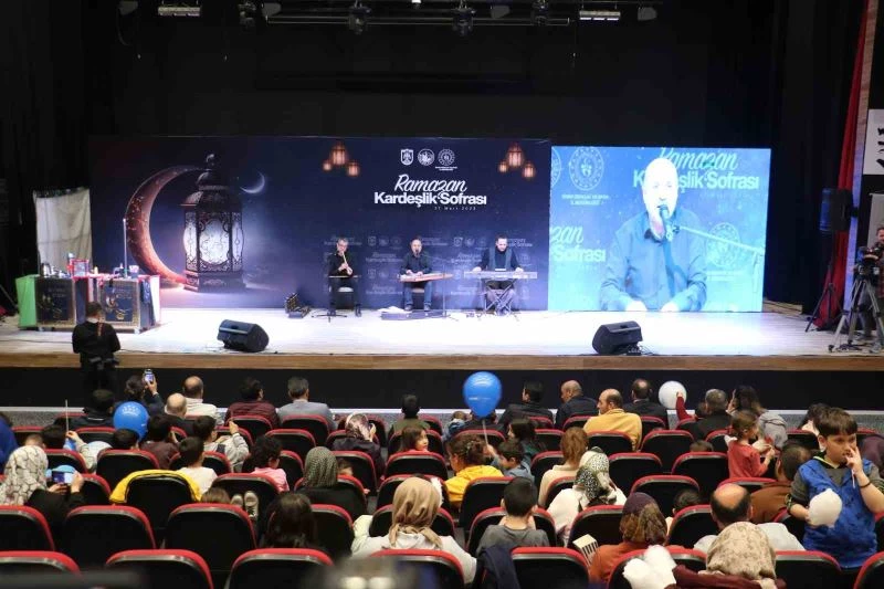 Depremzede çocuklara Ramazan eğlencesi
