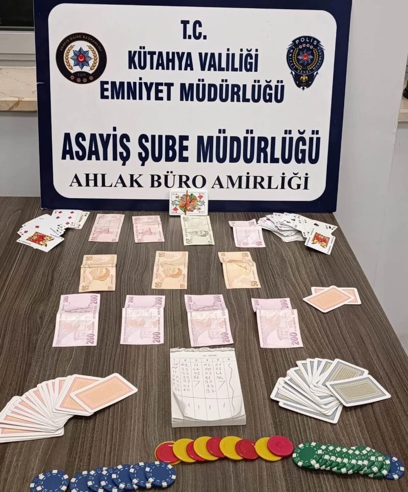 Kütahya’da kıraathanede kumar oynayan 5 şahsa para cezası
