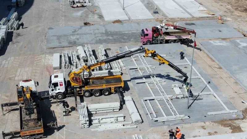 Bakan Kurum: “Esnafımız için geçici iş yerleri hazırlıyoruz”
