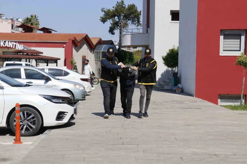 Cinayet sanığı serbest bırakıldı, dışarıda 2 kişiyi daha vurdu
