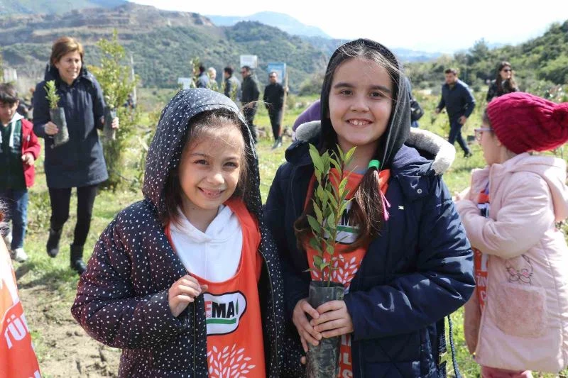Söke’de fidanlar toprakla buluşturdu
