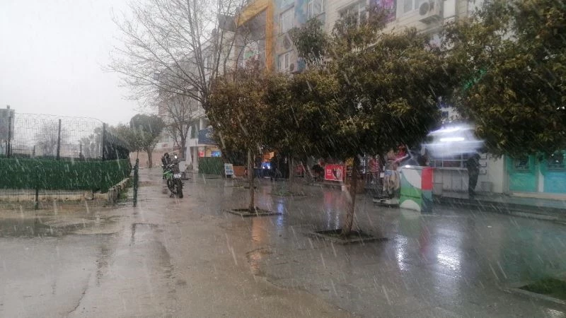 Yüksek kesimlerin ardından kent merkezlerinde de kar yağışı başladı

