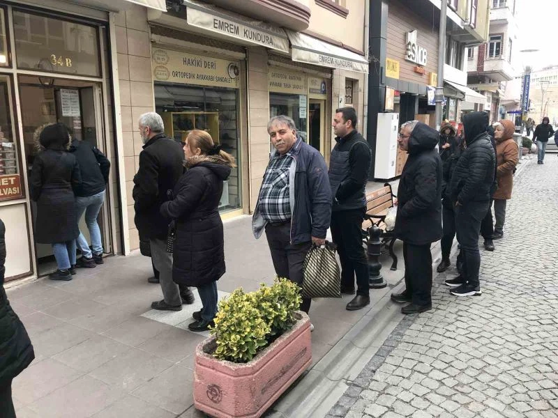 Soğuk havada helva kuyruğu
