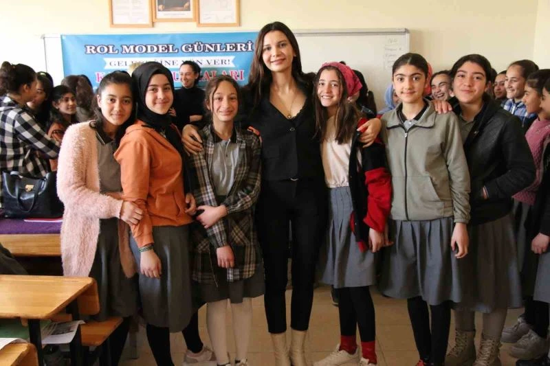 Erciş’te kadın ve öğrenciler rol modelleriyle buluşturuluyor
