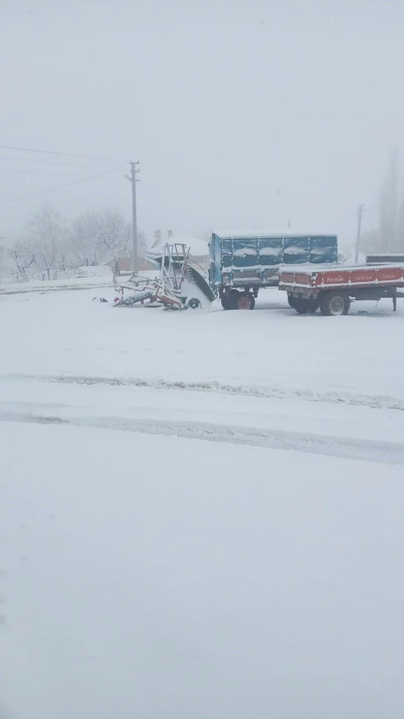 İl Özel İdare ekipleri kar yağışına karşı mücadeleye başladı
