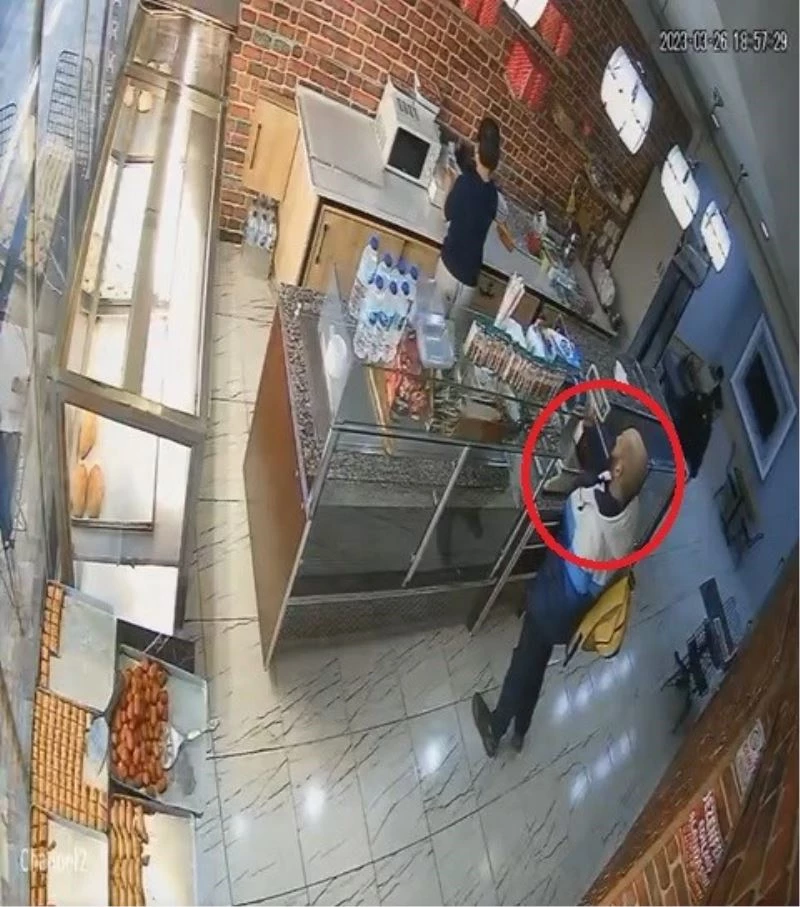 Bursa’da vicdansız hırsız pes dedirtti : Sadaka kutusunu çalarak kayıplara karıştı
