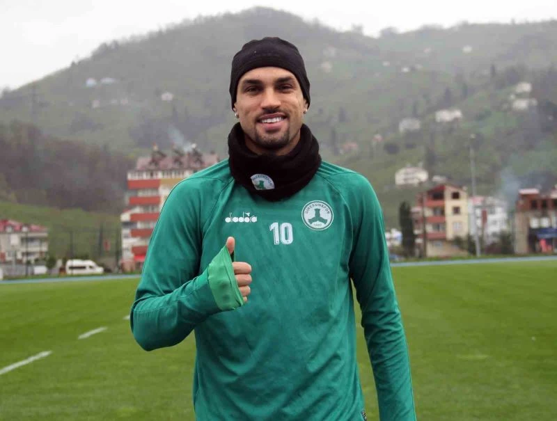 Hakan Keleş: “Taraftarımıza galibiyet armağan etmek istiyoruz”
