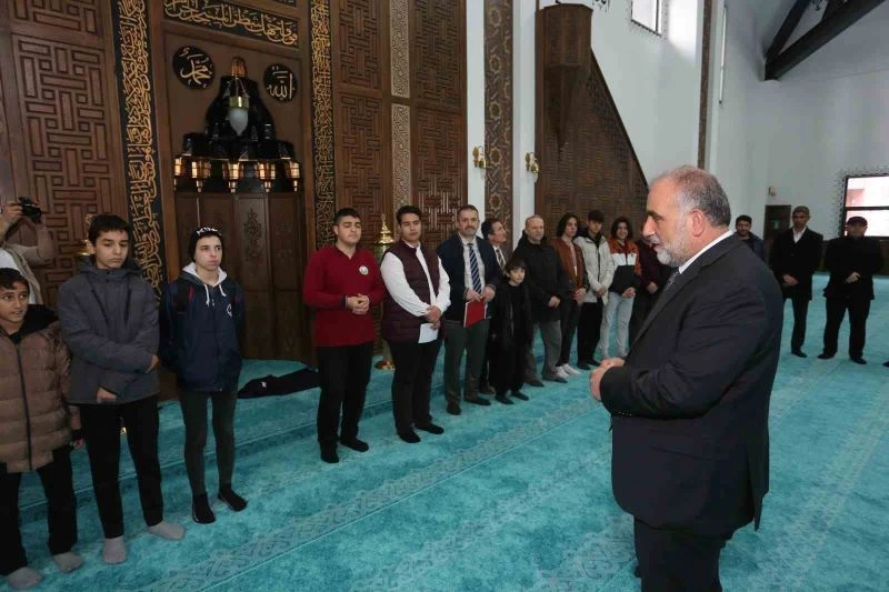 Başkan Sandıkçı: “Gençler bizim geleceğimiz