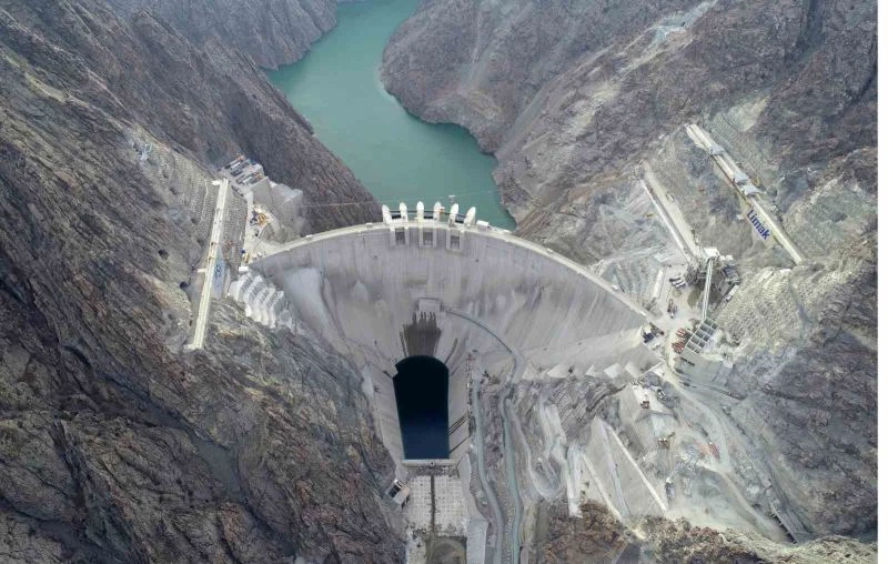 Kuraklık nedeniyle barajlar boşalırken, Yusufeli Barajı doluyor
