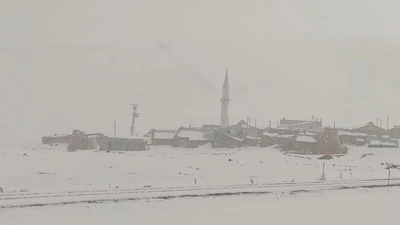 Aşkale’de kış etkisini sürdürüyor
