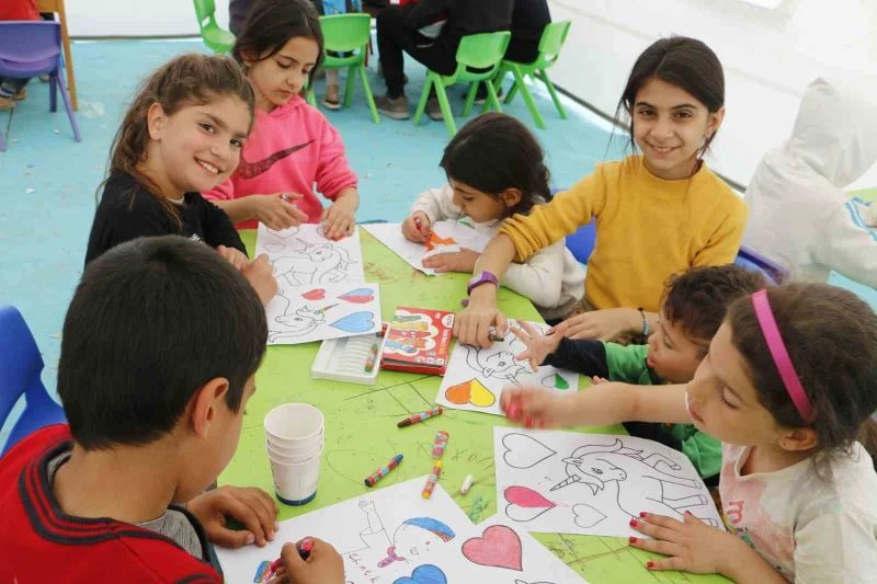 Çocuklarda deprem travması sosyal etkinliklerle silinmeye çalışılıyor
