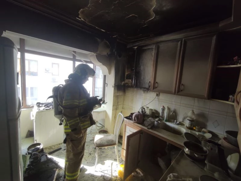 Eski başhekimin evinde aspiratörden yangın çıktı
