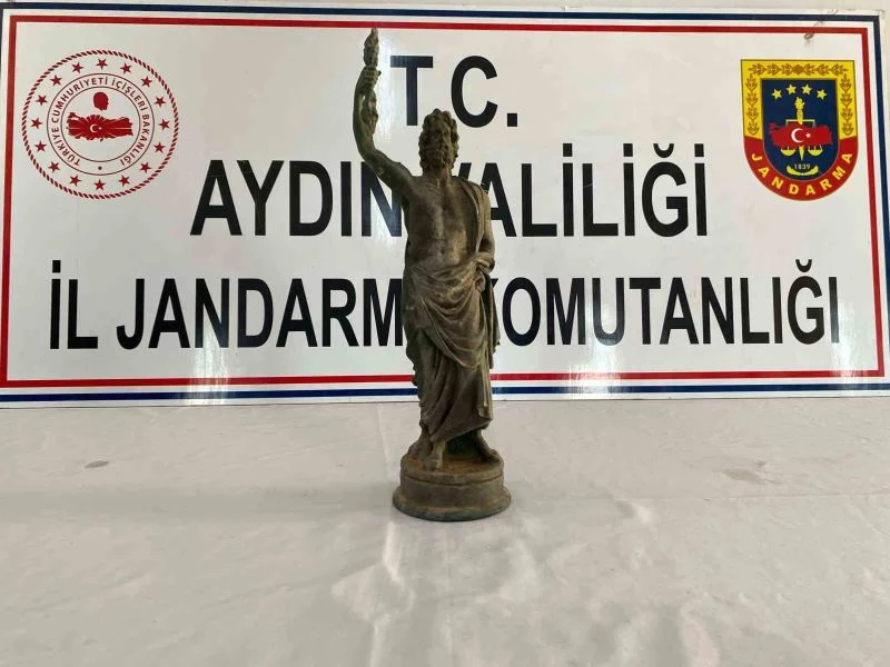 Bronz heykeli satmak isterken yakalandılar
