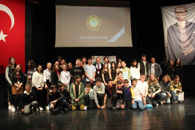Misak-ı Milli Ortaokulu, yabancı öğrencileri kültür gecesinde buluşturdu
