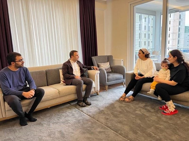 Başkan Kibar, depremzede aileleri yalnız bırakmıyor
