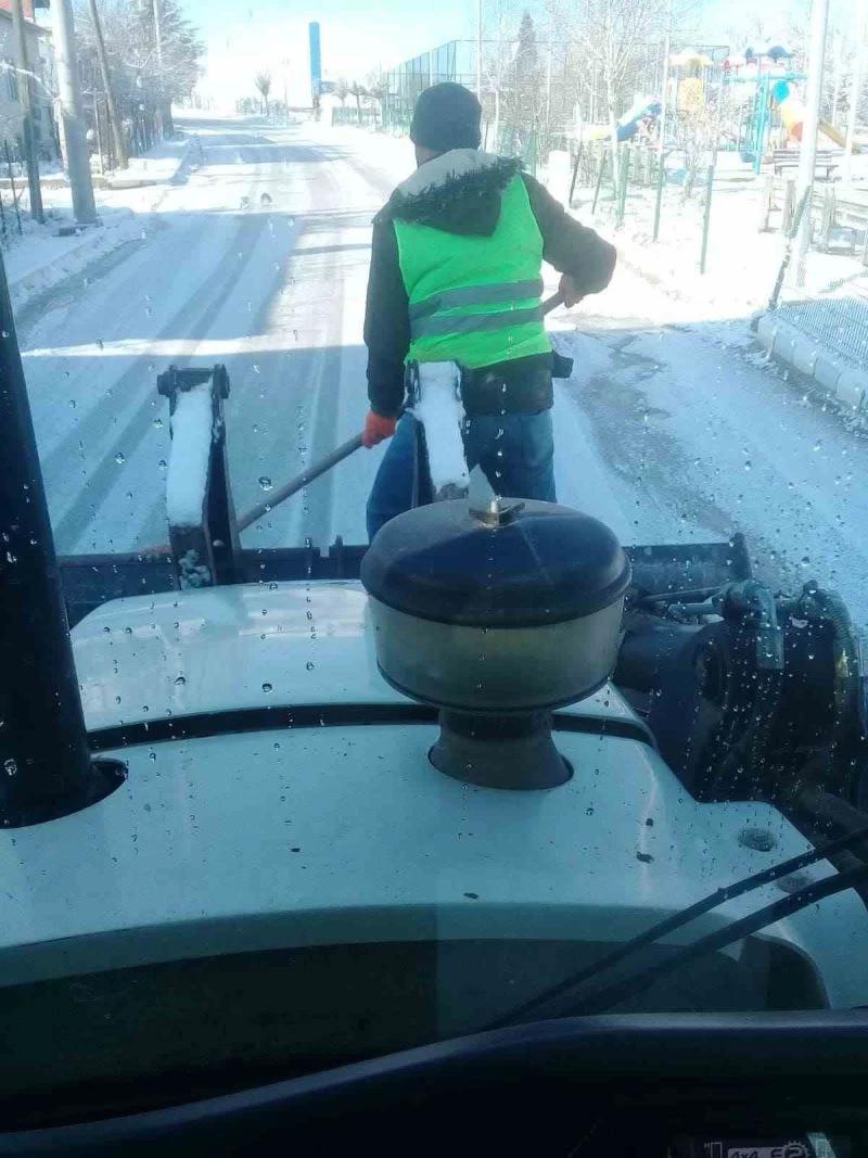 Pazaryeri’nde kar temizleme çalışmaları yapıldı
