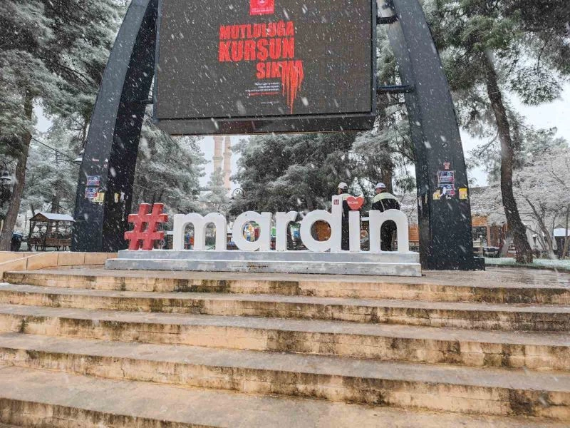 Mardin’de Mart ayının son gününde kar yağışı sürprizi
