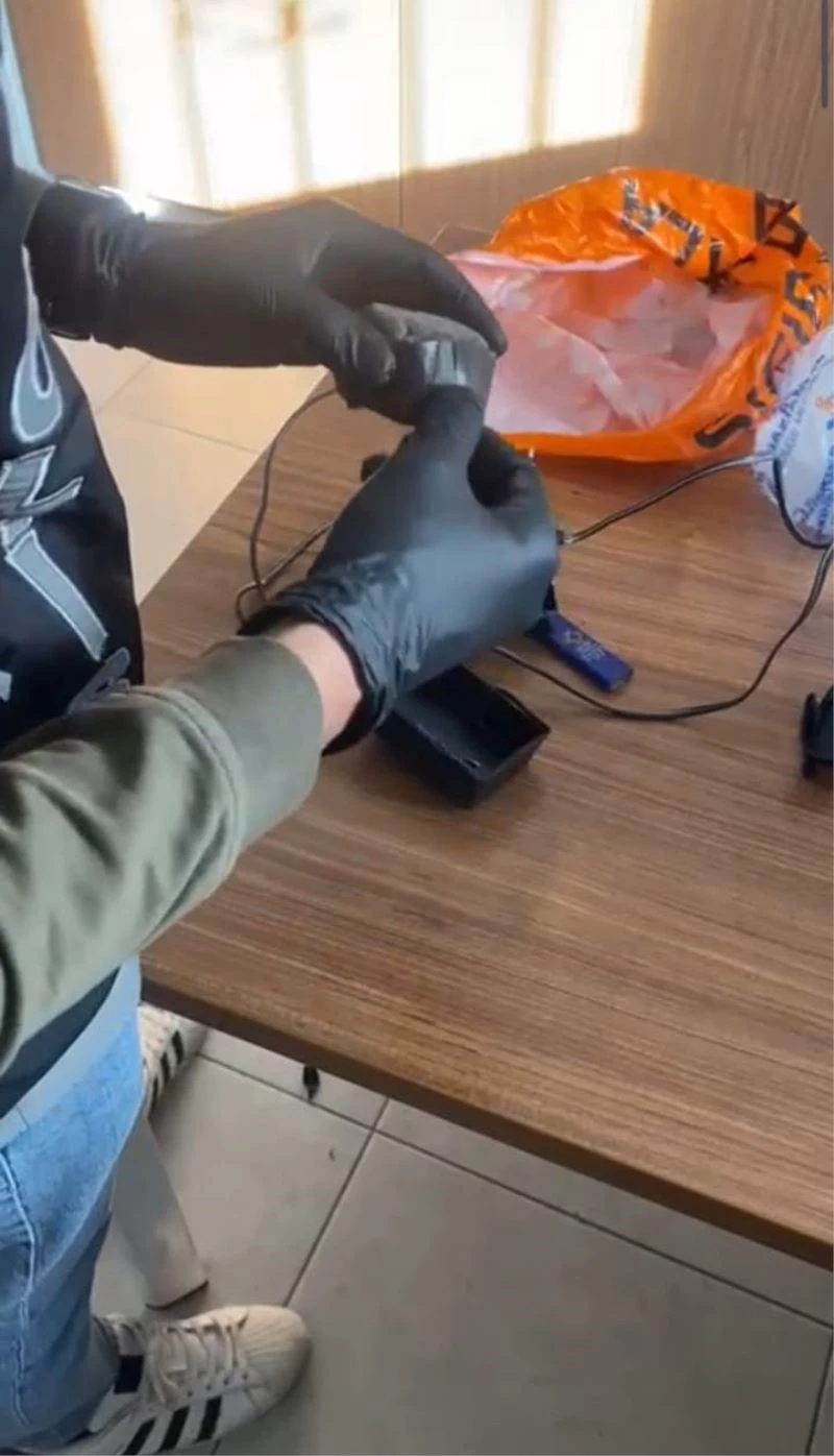 Bilgisayarın şarj aletinden uyuşturucu madde çıktı
