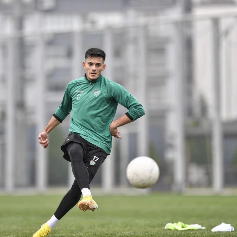 Bursaspor kampa girdi
