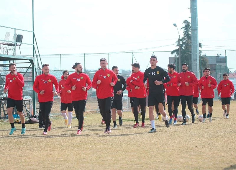 Transfer tahtasını tekrar açan Eskişehirspor toplam 20 futbolcuyu renklerine bağladı
