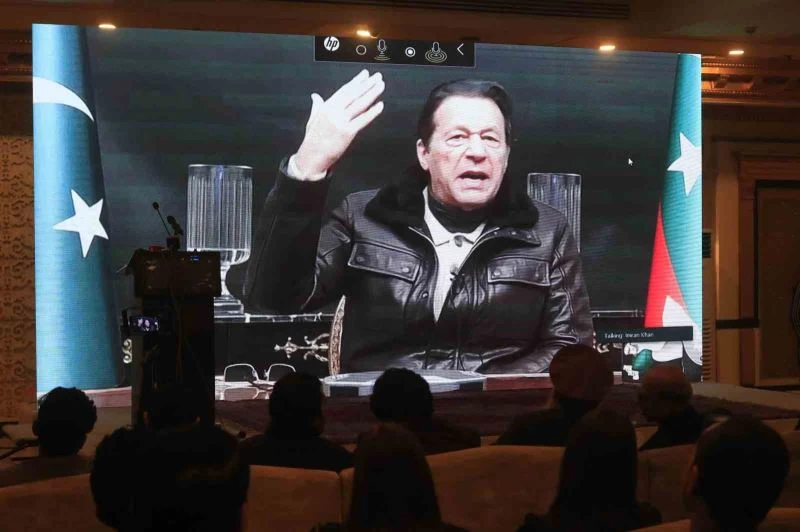 Pakistan’ın eski Başbakanı Khan’a yayın yasağı
