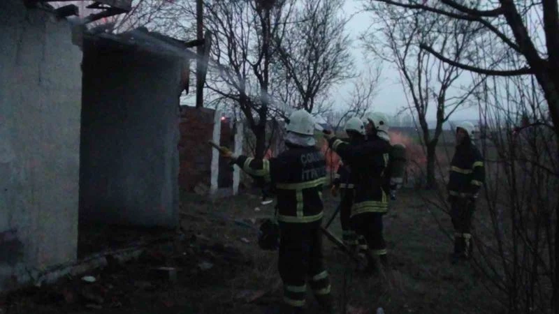 Metruk binadaki yangın paniğe neden oldu
