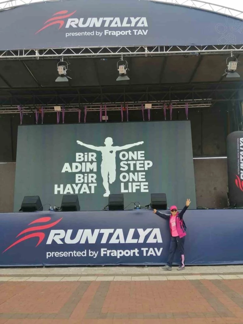 Nilgün öğretmen Antalya Maratonu’nda başarı elde etti
