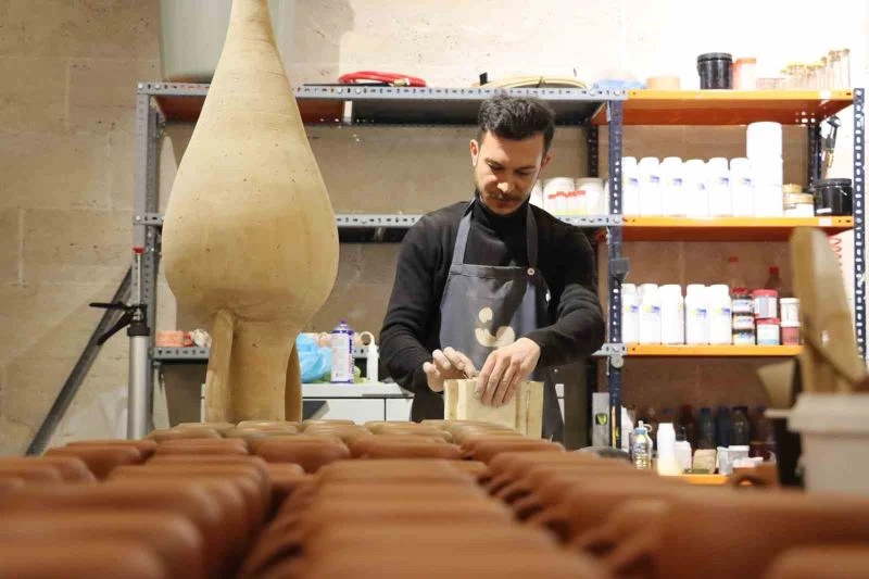 Doğadan elde ettiği malzemeleri sanata çeviriyor
