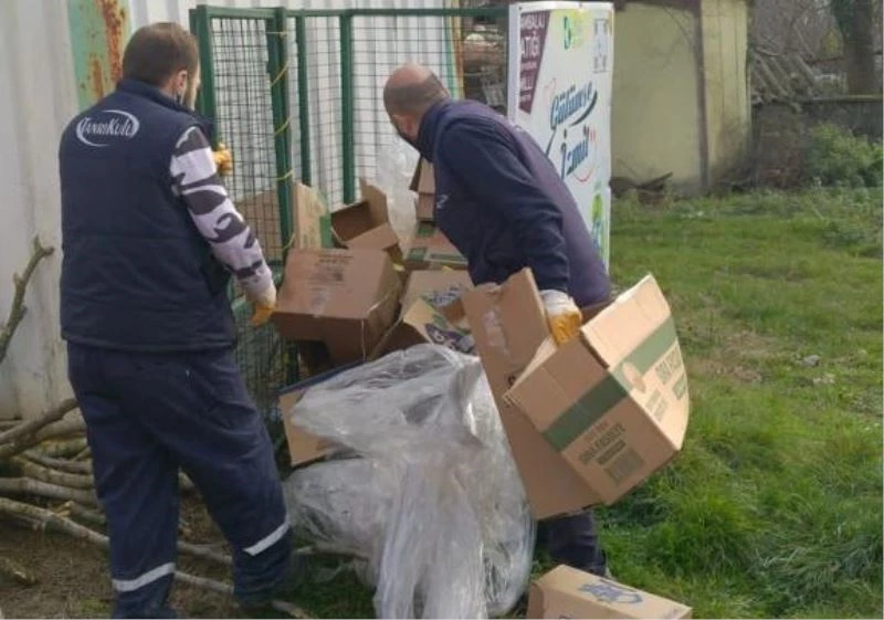 İzmit’te tonlarca ambalaj atığı toplanıyor
