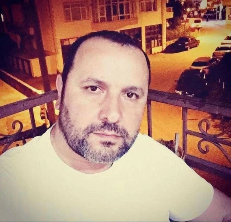 19 yaşındaki genç babasının boğazını keserek öldürdü
