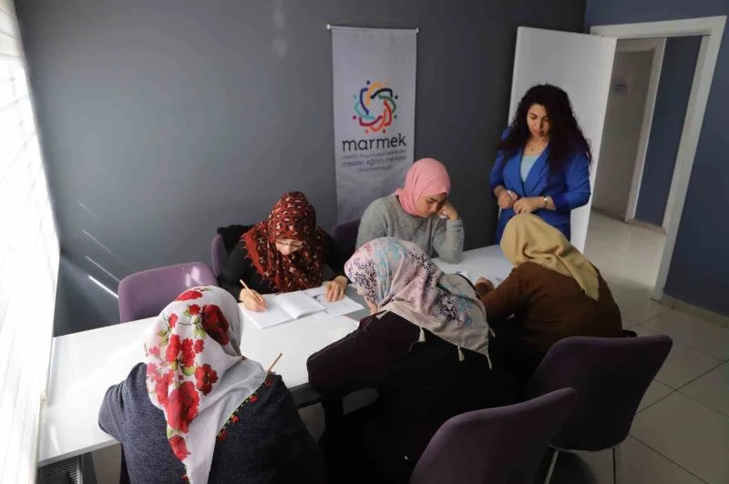 Mardin Büyükşehir Belediyesinden okuma yazma bilmeyen kadınlara fırsat
