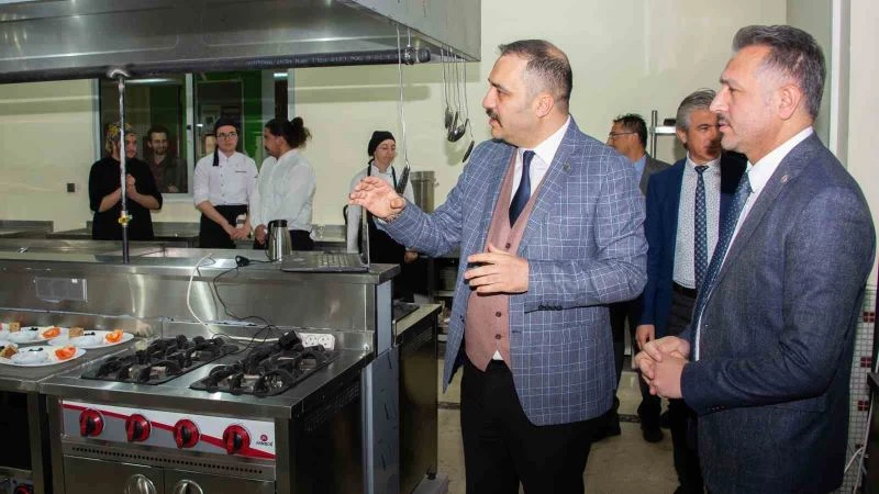 SÜ Gastronomi ve Mutfak Sanatları Uygulama Mutfağının tanıtımı yapıldı
