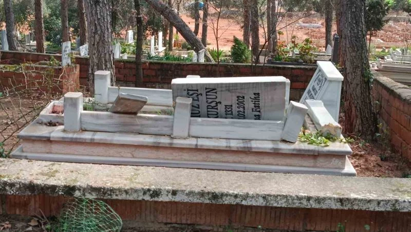 Depremde İslahiye’deki mezarlık da tahrip oldu
