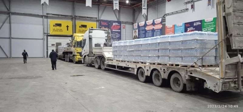 Büyükşehir’in deprem bölgesine yardımları sürüyor
