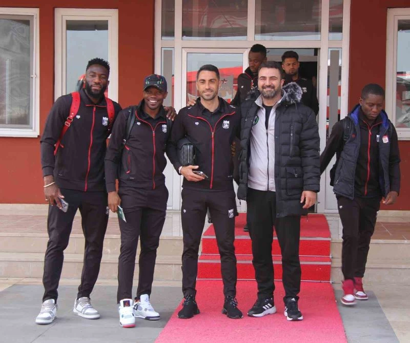 Sivasspor, Fiorentina maçı için İtalya’ya gitti
