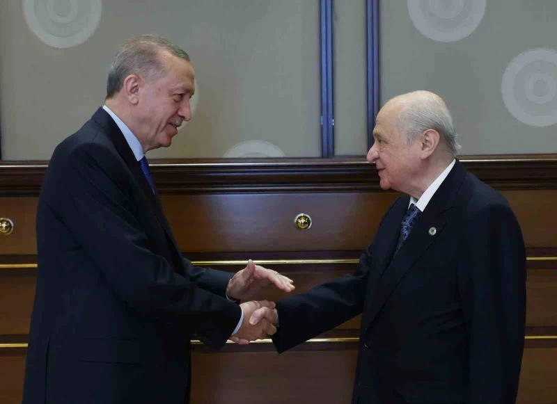 Cumhurbaşkanı Recep Tayyip Erdoğan, Cumhurbaşkanlığı Külliyesi’nde  MHP Genel Başkanı Devlet Bahçeli’yi kabul etti.
