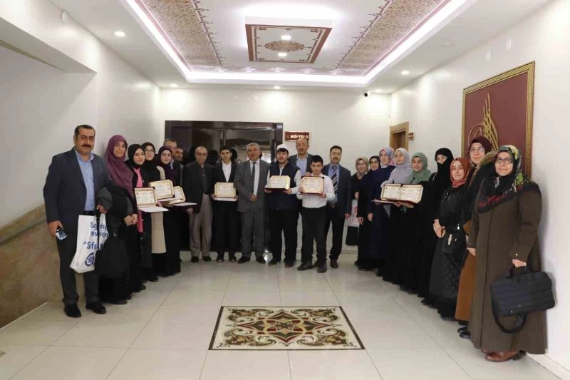 Hafızlara belgeleri takdim edildi
