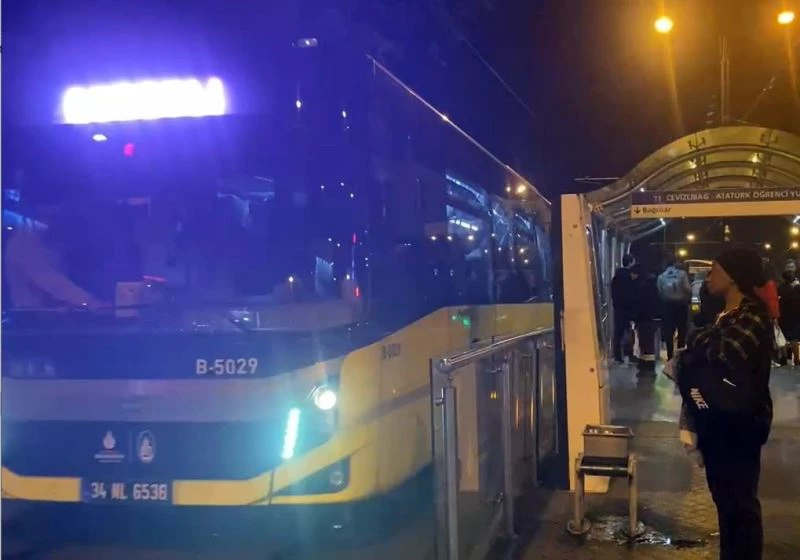 Cevizlibağ’da tramvay raydan çıktı, seferler İETT otobüsleri ile yapıldı
