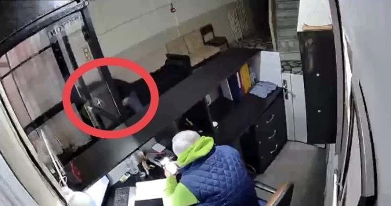 Otele müşteri gibi girdi, 16 bin TL değerinde cep telefonu çalarak kayıplara karıştı
