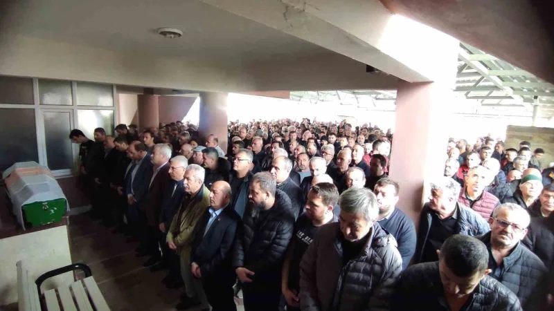 Yolcu beklerken kalp krizinden ölen otobüs şoförü toprağa verildi
