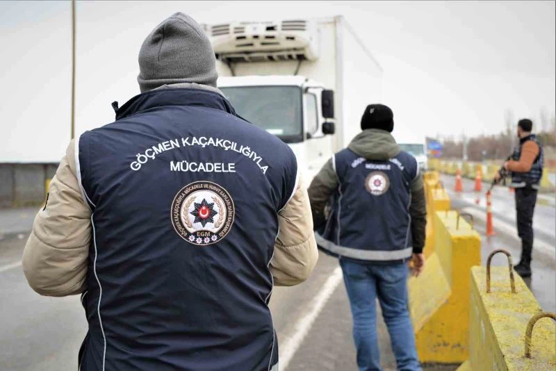 Huzur uygulamasında bin 353 düzensiz göçmen yakalandı
